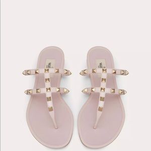 Valentino Rockstud Flat Rubber Sandal in Water Rose